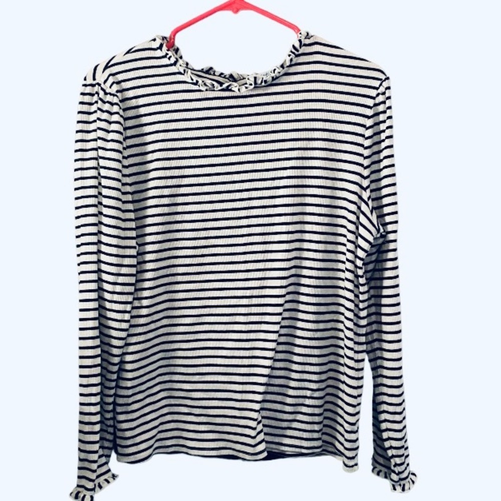New long sleeve white with black stripes shirt